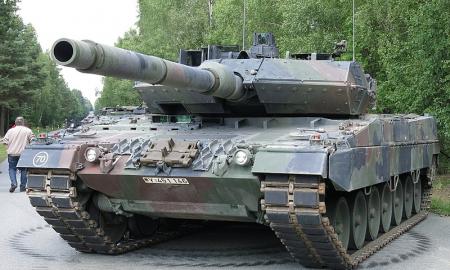 Galinga žinia: pajudėjo 18 tankų „Leopard 2“ ir dar 40 šarvuočių „Marder“
