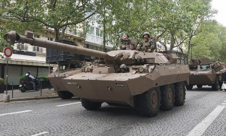 Skelbiami unikalūs vaizdai, kaip Ukraina ruošia galingus prancūziškus monstrus AMX-10 RC (Video)