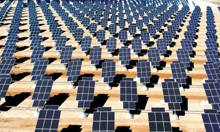 Į Latviją ateina saulės energetikos milžinė „BayWa r.e.“ – plėtra numatoma Lietuvoje ir Estijoje