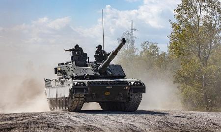 „Tai tiesiog fantastiškas tankų mūšis – nelaukiu net 24 val. ir vėl jį skelbiu“ (Video)