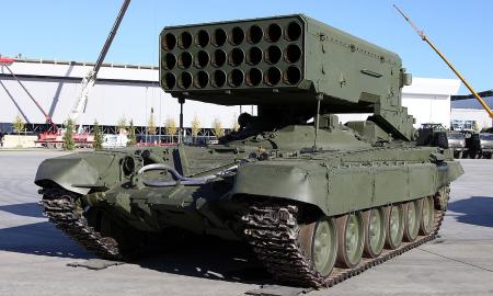 Rusai į Bachmuto mūšį meta siaubingiausią savo ginklą – TOS-1A: ką tai reiškia?