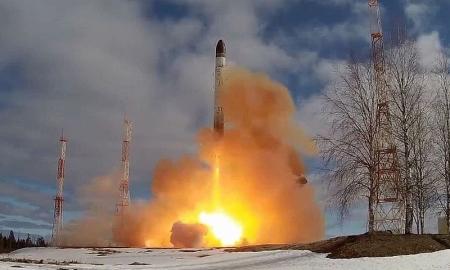 Idiotai. Net rusai juokiasi, kas nutiko Kryme: „Į Vašingtoną skridusi raketa „Sarmat“ pataikė į autobusą“ (Foto)