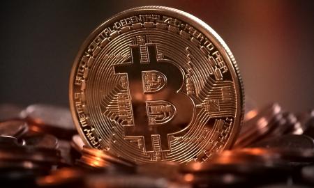 „Bitcoin“ kaina galingai rovė į viršų - kas nutiko?