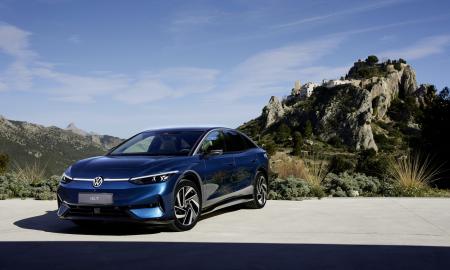 „Volkswagen“ pristatė naująjį ID.7: vienu įkrovimu galės įveikti iki 700 km, turi labai įdomią atminties funkciją (Foto)