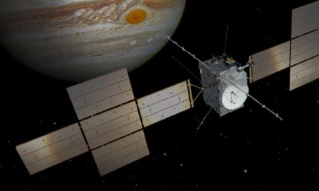 Žemės vaizdas iš kosmoso: į Jupiterį skriejantis JUICE padarė pirmąją asmenukę (Foto)