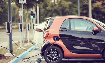 Ekspertai skelbia, ar dabar jau verta įsigyti elektromobilį – ir kaip keliones paversti super pigiomis