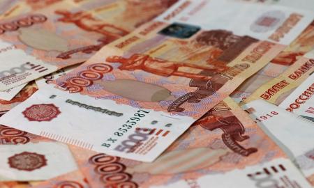 Rusijai smogė trilijoninis deficitas: kas vyksta?