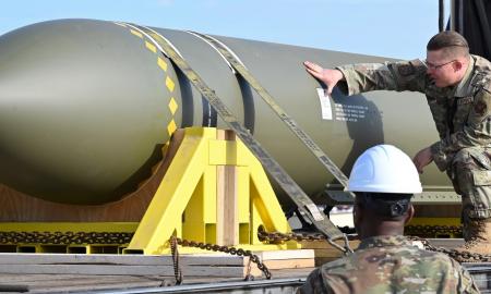 „Vienu smūgiu ištaškytų bet kurį bunkerį“. JAV parodė galingiausią monstrą GBU-57 (Foto, Video)