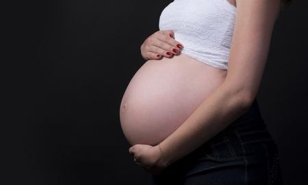 Gydytojai pirmą kartą atliko smegenų operaciją įsčiose esančiam vaisiui