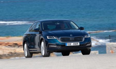 Iš biudžetinės į vidutinę klasę: kaip keičiasi automobilių gamintojai?