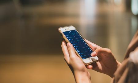 Auganti tendencija mobiliųjų rinkoje: vis didesnio populiarumo sulaukia telefonas, kuriame nėra interneto naršyklių