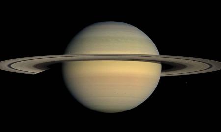 Astronomai išsiaiškino Saturno žiedų amžių pasinaudodami įkalčiais iš Koiperio juostos