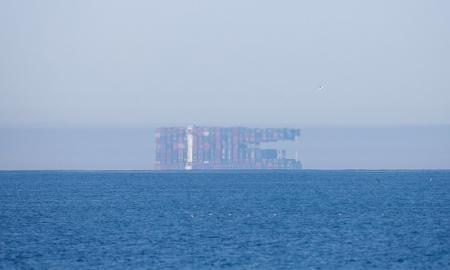 Užfiksavo neeilinį vaizdą Lietuvos pajūryje: Fata Morgana „apvertė“ laivą (Foto)