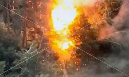 Epinė akimirka! Smogė FH70, rusų tankas iš karto pavirto fakelu (Video)