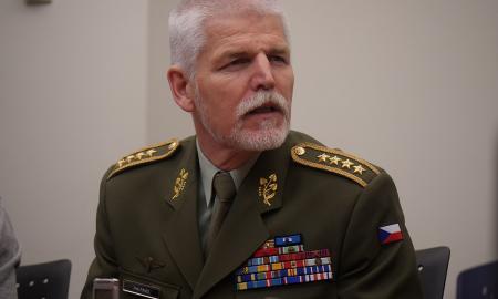 „NATO svarsto du saugumo garantijų modelius Ukrainai“. Čekijos prezidentas skelbia, kas laukia Ukrainos