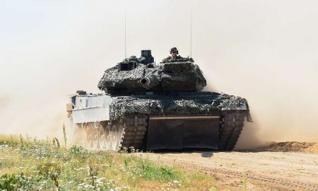 Kanada prie Rusijos sienos siunčia tankų eskadrilę „Leopard 2“