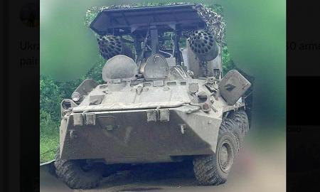 Tikra Frankenšteino pabaisa. Dronas smogė į išskirtinį, monstriškai apginkluotą BTR-80 (Video)
