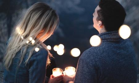 Psichologai atskleidė pačią efektyviausią flirto techniką – teigia, kad ji veikia beveik visada