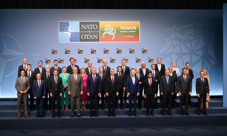 Zelenskiui buvo patarta „atvėsti“. Kas nutiko prieš susitikimą su NATO