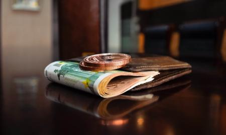 Tyrimas: Baltijos šalių gyventojai atsisakyti grynųjų nežada