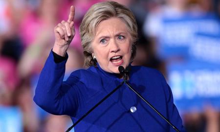 Sprogdina internetą. Hillary visa jėga smogė į JAV ir Meksiką (Foto, Video)