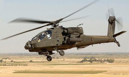 Prie Lietuvos monstrinė jėga. JAV atsiųs 96 atakos sraigtasparnius „Apache“ (Video)