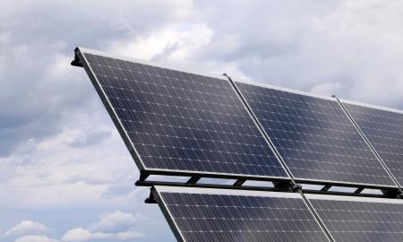 Anykščiuose pristatytas didžiausias saulės elektrinių parkas Baltijos šalyse