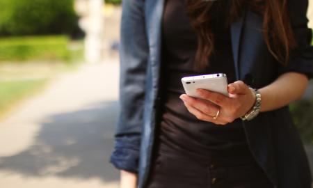 Pirmoji klasė išmaniai: kaip pasirūpinti atžalų saugumu internete jiems gavus pirmąjį išmanųjį įrenginį?