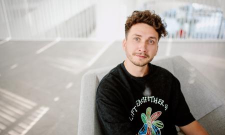 Kai muzika ir mokslas papildo vienas kitą: Luko Keraičio smalsumui paklūsta ir dirbtinio intelekto technologijos, ir bosinė gitara