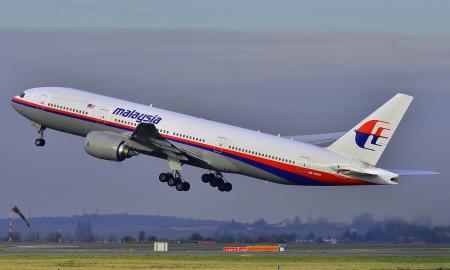 Gyvas pilotas su žuvusiais keleiviais. Tyrėjai atskleidė MH370 lėktuvo katastrofos detales