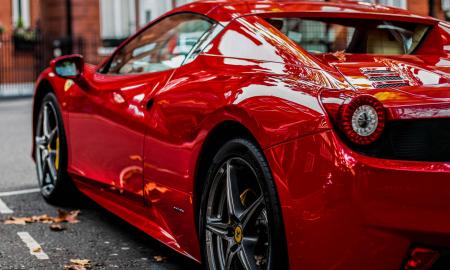„Jei turite raudoną automobilį.“ Ką apie vairuotoją sako jo automobilio spalva