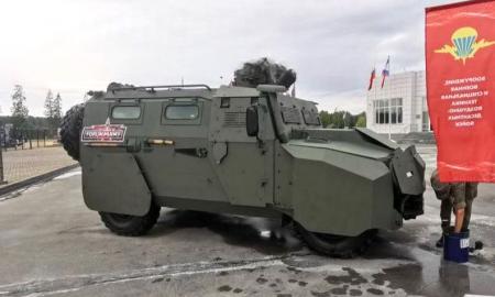 Pirmą kartą fronte pasirodė „Mad Max“. Kas tai per pabaisa (Foto)