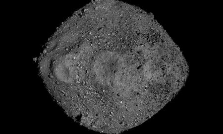 NASA skelbia vis daugiau asteroido Bennu mėginių tyrimų rezultatų: dėl galimo susidūrimo su Žeme tektų keisti jo trajektoriją