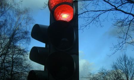 Ilgai laukiate, kol užsidegs žalias šviesoforo signalas? Gali būti, kad ši problema greitai bus išspręsta
