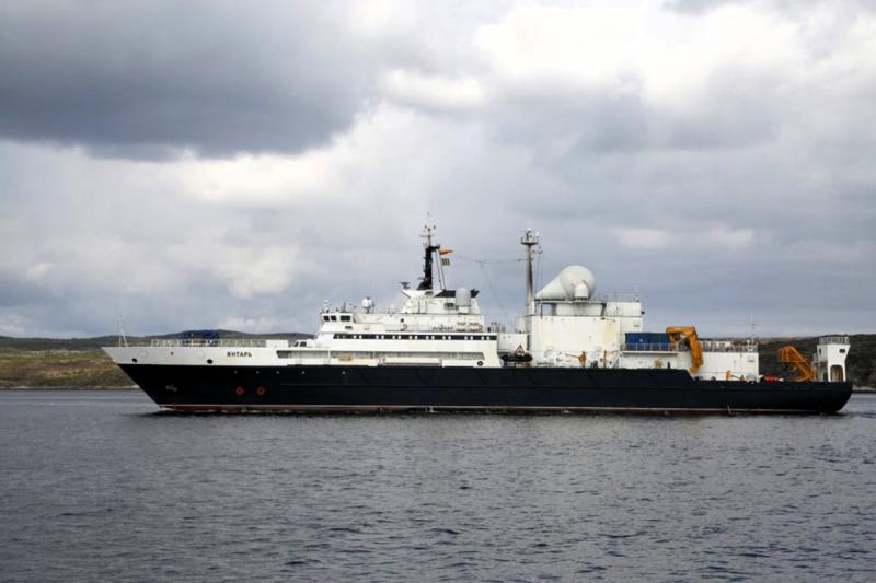 Et russisk skip forfulgte et NATO-skip.  Hva skjer