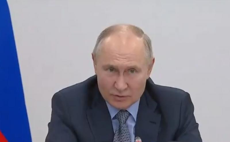 “Putin sta preparando la strada a una potenza più pericolosa di lui”, ha annunciato un osservatore segreto.