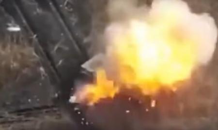 „Įvykiai pasisuko netikėtai.“ Rusai bandė atakuoti pavogtais šarvuočiais iš Sakartvelo karo (Video)