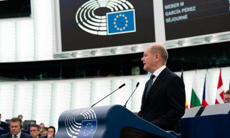 „Scholzas nenori Ukrainos pergalės.“ Kanclerio elgesio priežastis