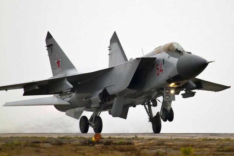 [ŽT] Amerikansk B-1B bombefly mot russisk MiG-31.  «Konfrontasjon» på himmelen.  Hva skjedde