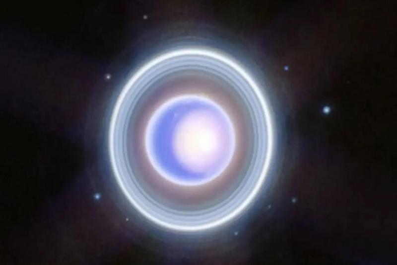 Uranas su savo žiedais ir mėnuliais. JWST nuotrauka.