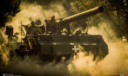 „Sumuša triuškinančiais smūgiais.“ Smogė 25 000 karių armija. Košmaras fronte