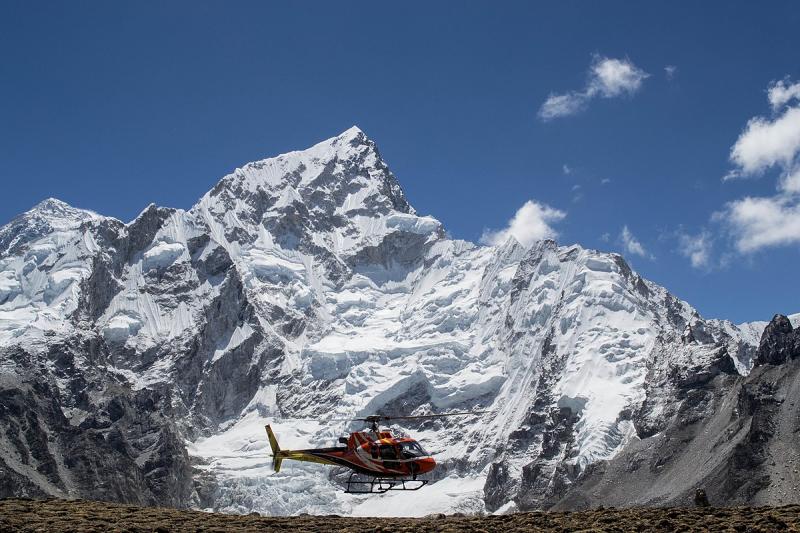 Sraigtasparnis palieka Everesto bazinę stovyklą