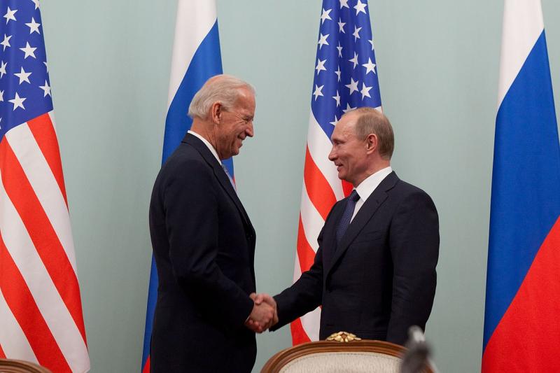 J. Bidenas ir V. Putinas