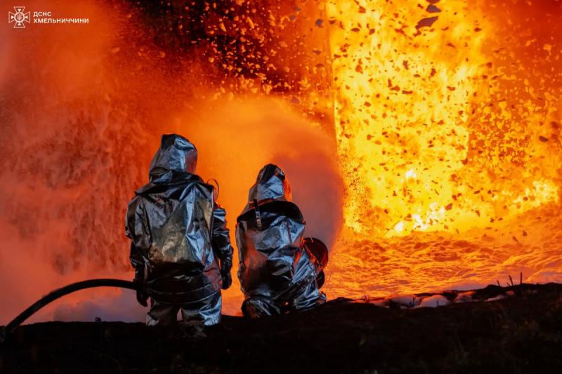 Ugniagesiai kovoja su Rusijos sukeltu gaisru Chmelnyckio srityje, birželio pradžia