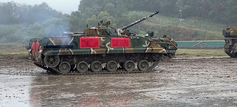 BMP-3 Pietų Korėjos pajėgose. Rusija atvežė kelias tokias pėstininkų kovos mašinas mainais į skolas