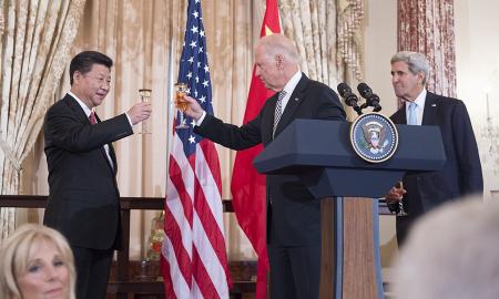 [ŽT] „Balistinės raketos pataikė į miestus.“ JAV smogė Kinijai