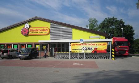 „Jie gal išprotėjo!?“ Internetas „sprogo“. Pirkėjai šokiruoti, ką daro „Biedronka“ (Video)