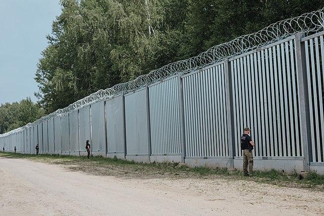 „Spadł na granicę Białorusi”. Pilna wysyłka wszystkich usług.