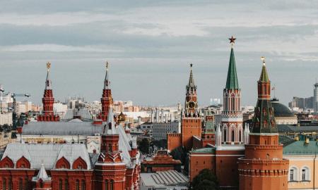 „Atskrido net ne juoda gulbė. Atskrido drakonas.“ Jau rašo iš fronto