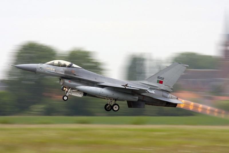 F-16